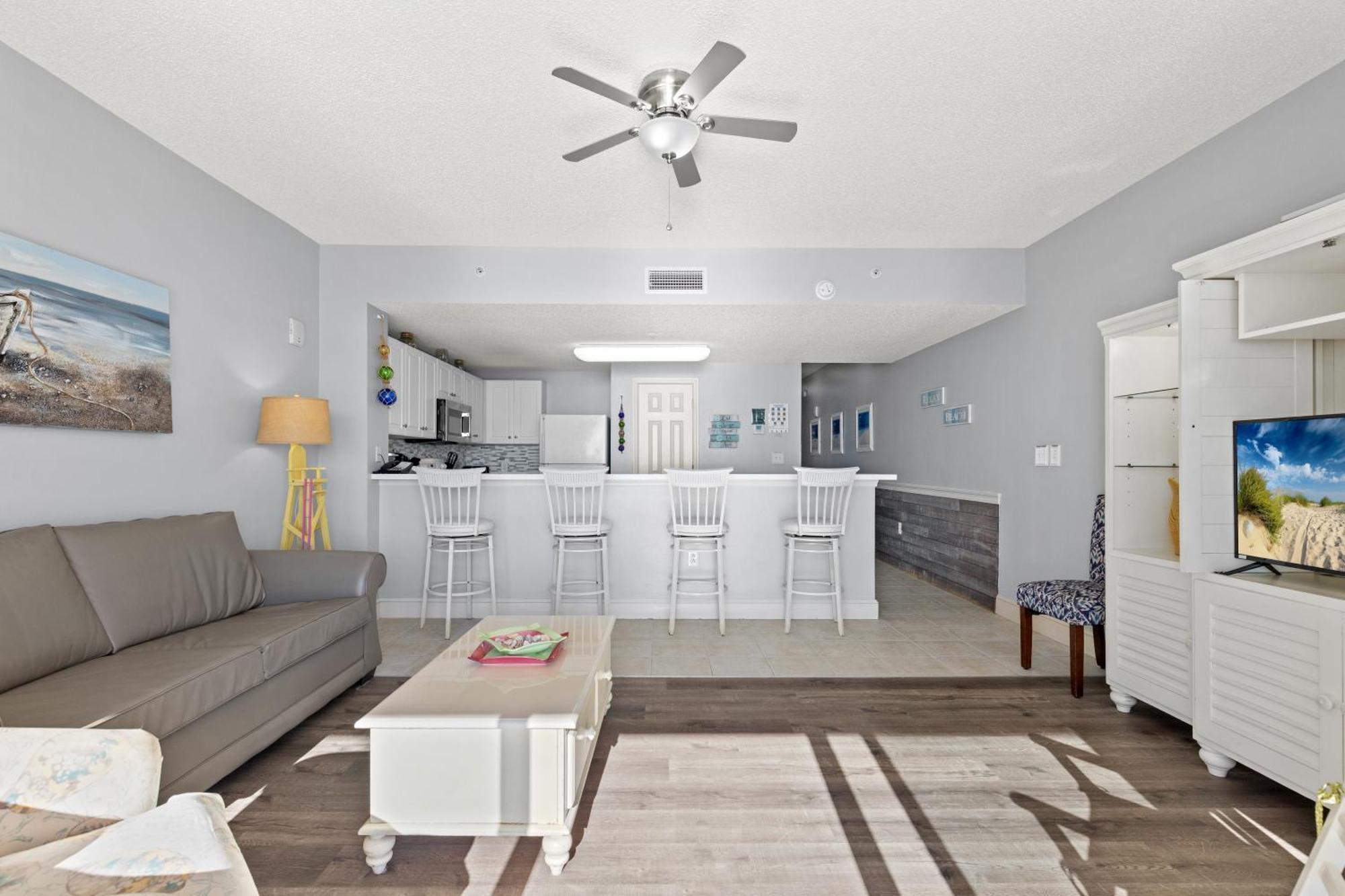 Official Majestic Beach Resort - Over 60 Units - All Ocean Front, Panama City Beach, Fl Экстерьер фото